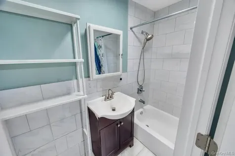 10927 196th Street Saint Albans NY 11412