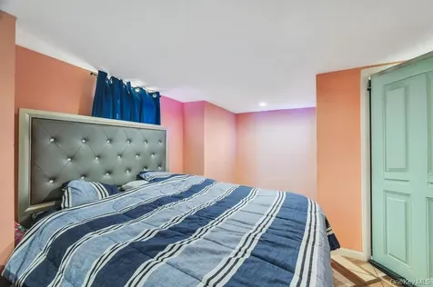 10927 196th Street Saint Albans NY 11412