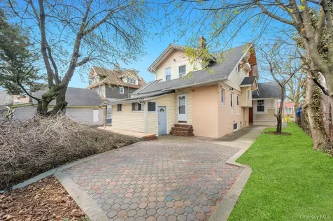 10927 196th Street Saint Albans NY 11412