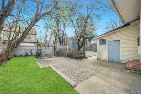 10927 196th Street Saint Albans NY 11412
