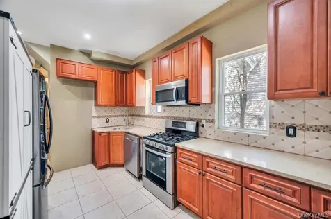 10927 196th Street Saint Albans NY 11412