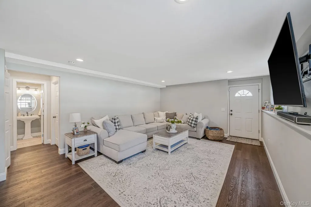 19 Probst Drive Shirley NY 11967