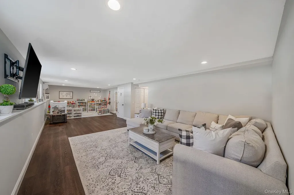 19 Probst Drive Shirley NY 11967