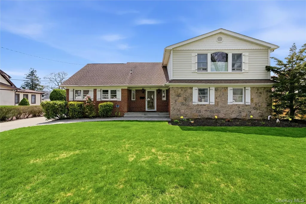 36 Hemlock Lane Bay Shore NY 11706
