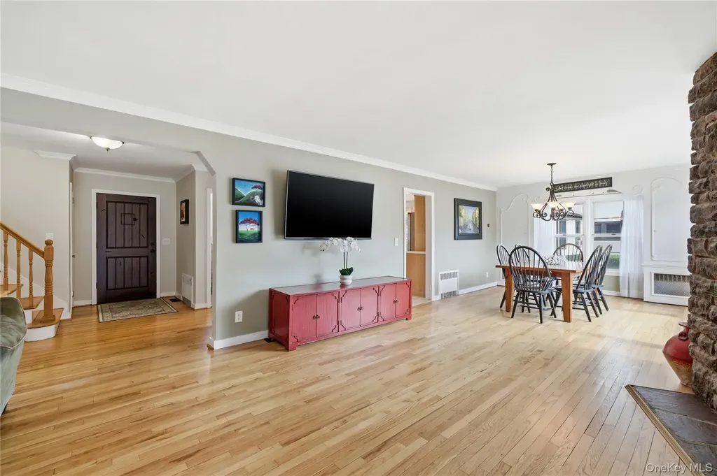 36 Hemlock Lane Bay Shore NY 11706