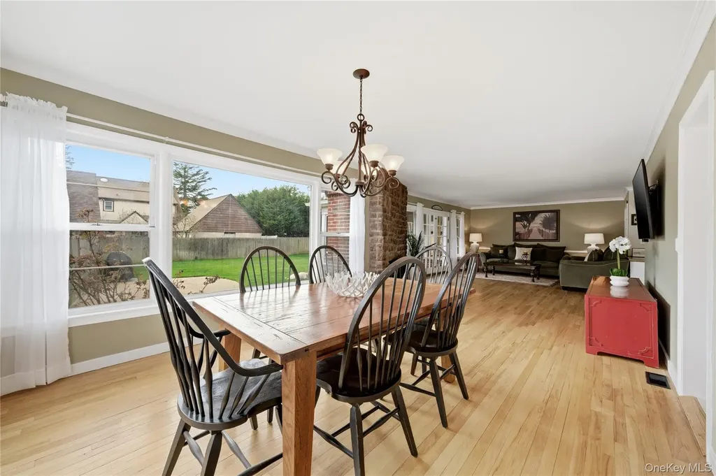 36 Hemlock Lane Bay Shore NY 11706