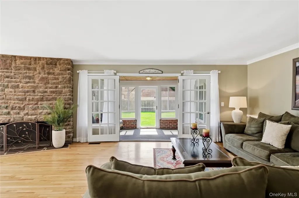 36 Hemlock Lane Bay Shore NY 11706