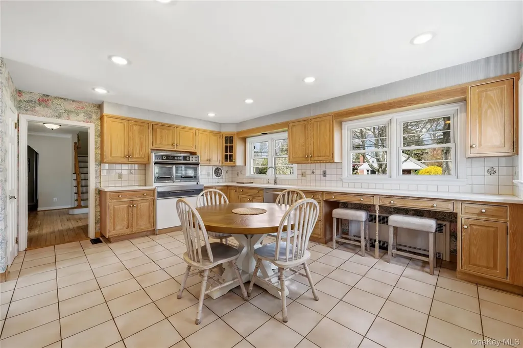 36 Hemlock Lane Bay Shore NY 11706