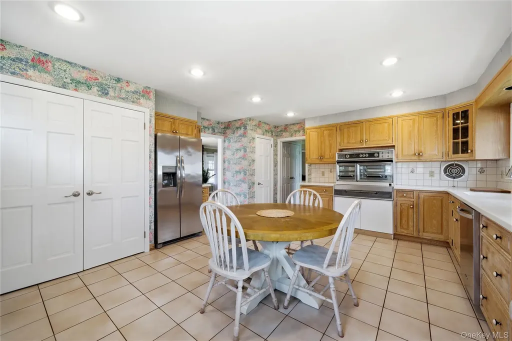 36 Hemlock Lane Bay Shore NY 11706