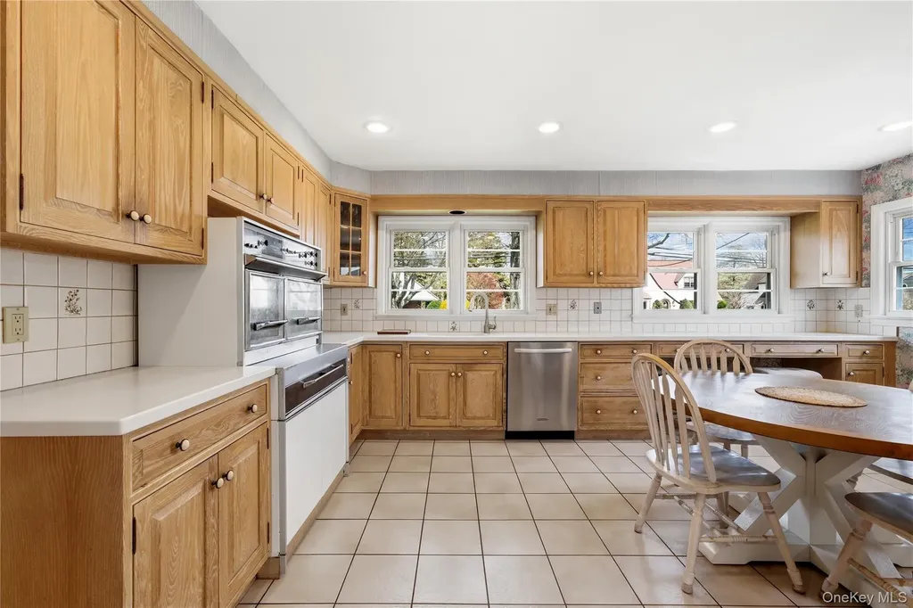36 Hemlock Lane Bay Shore NY 11706
