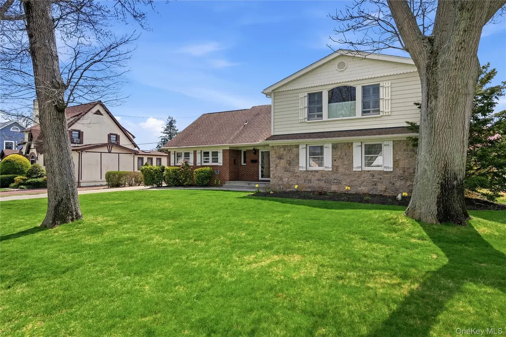 36 Hemlock Lane Bay Shore NY 11706