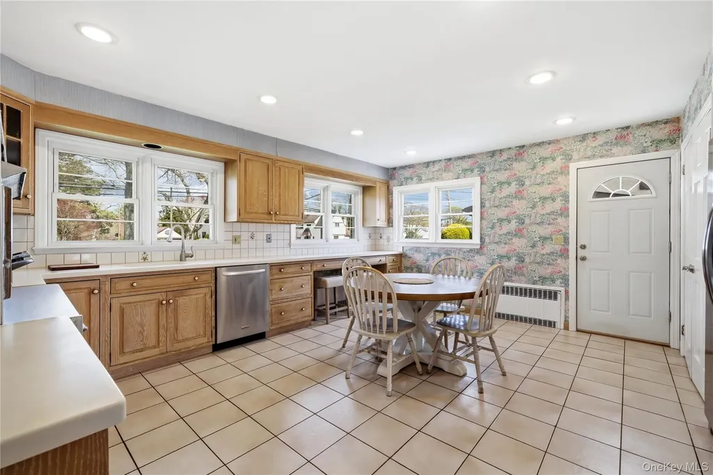36 Hemlock Lane Bay Shore NY 11706
