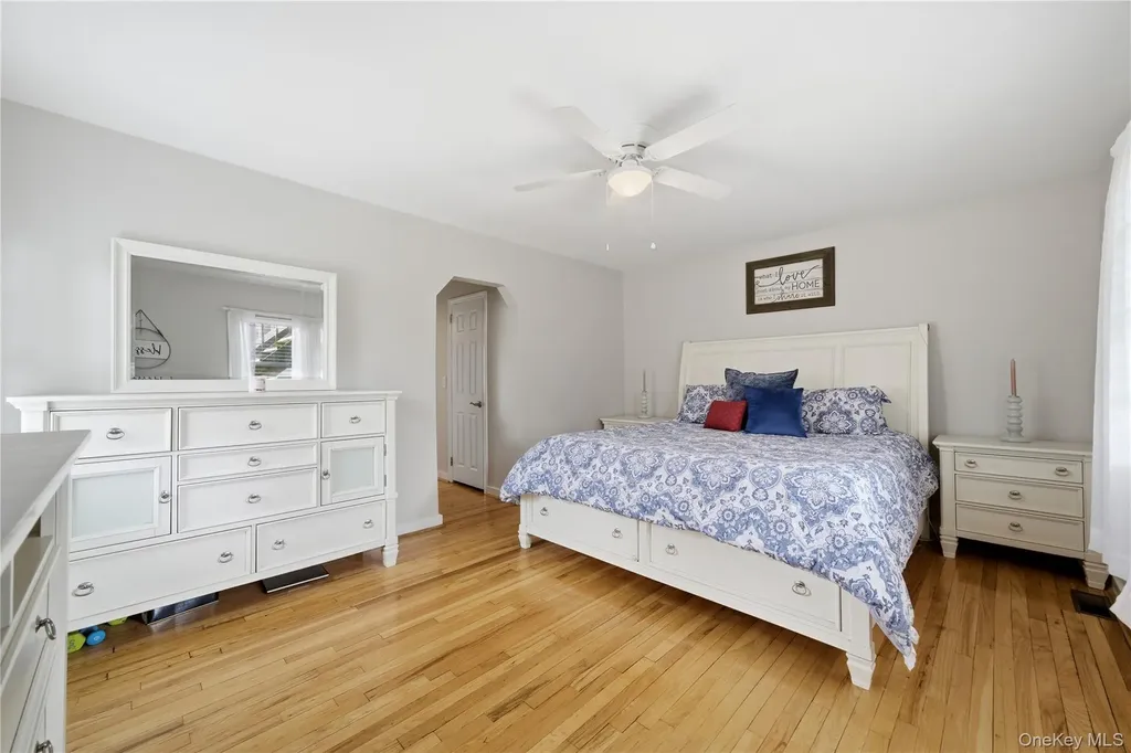 36 Hemlock Lane Bay Shore NY 11706