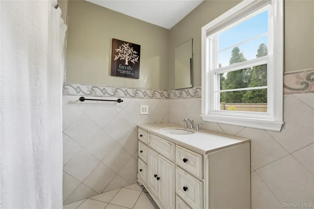 36 Hemlock Lane Bay Shore NY 11706