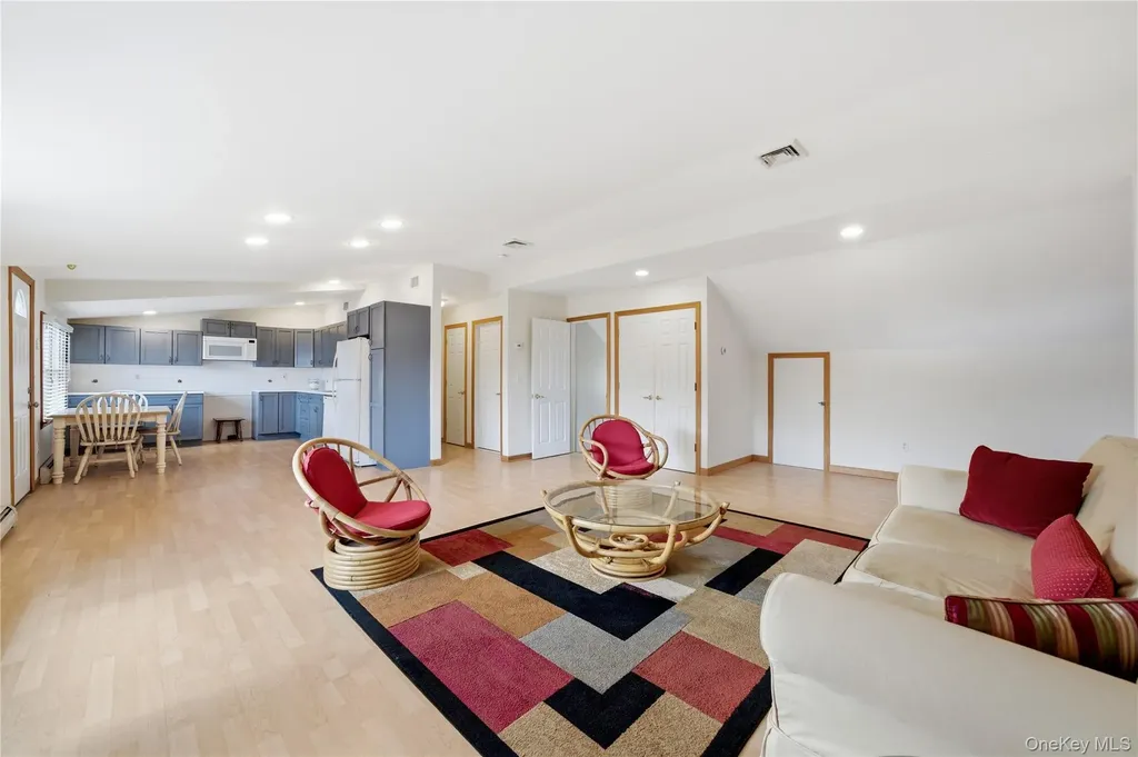 36 Hemlock Lane Bay Shore NY 11706