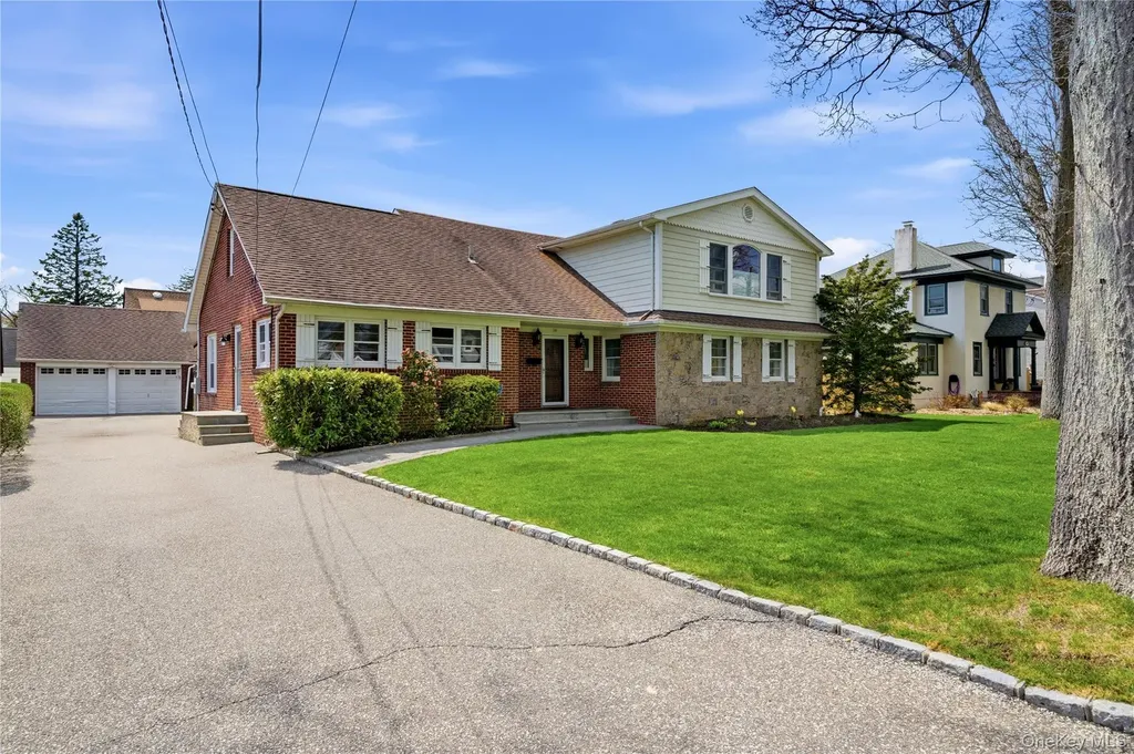 36 Hemlock Lane Bay Shore NY 11706