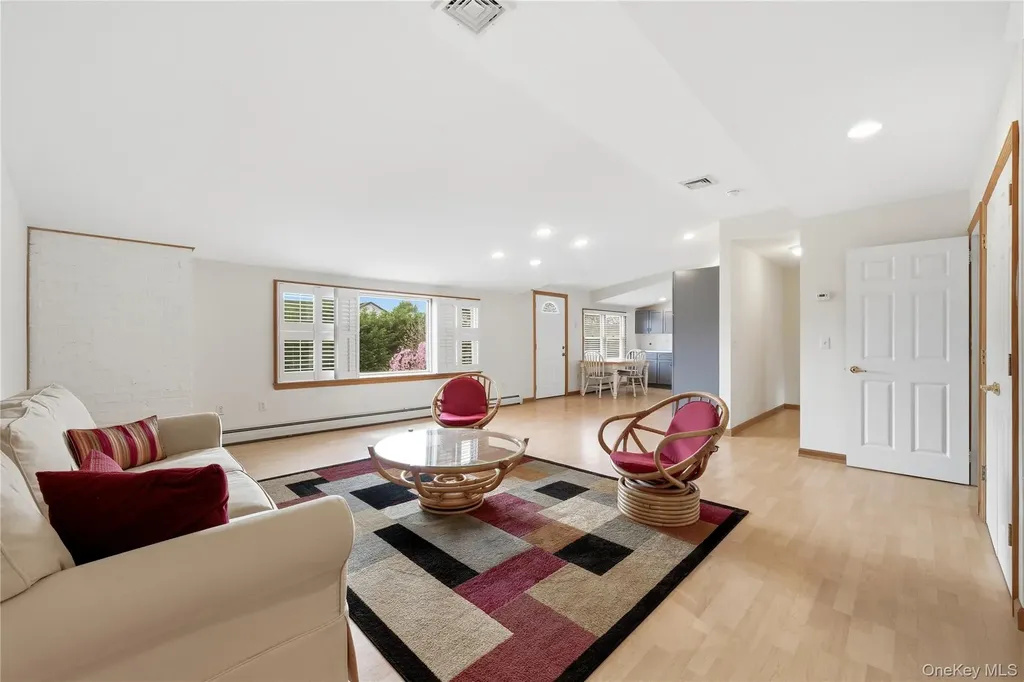36 Hemlock Lane Bay Shore NY 11706
