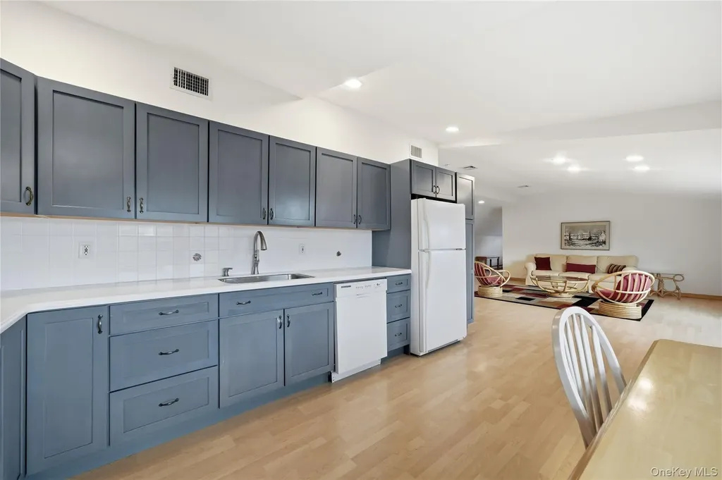 36 Hemlock Lane Bay Shore NY 11706