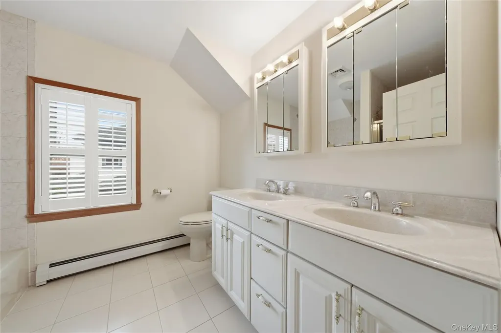 36 Hemlock Lane Bay Shore NY 11706