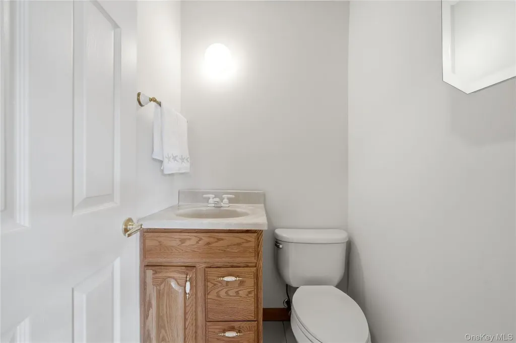 36 Hemlock Lane Bay Shore NY 11706