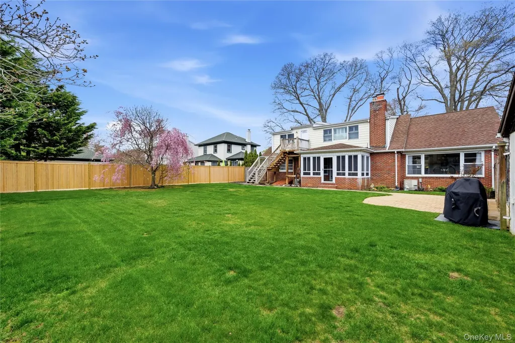 36 Hemlock Lane Bay Shore NY 11706