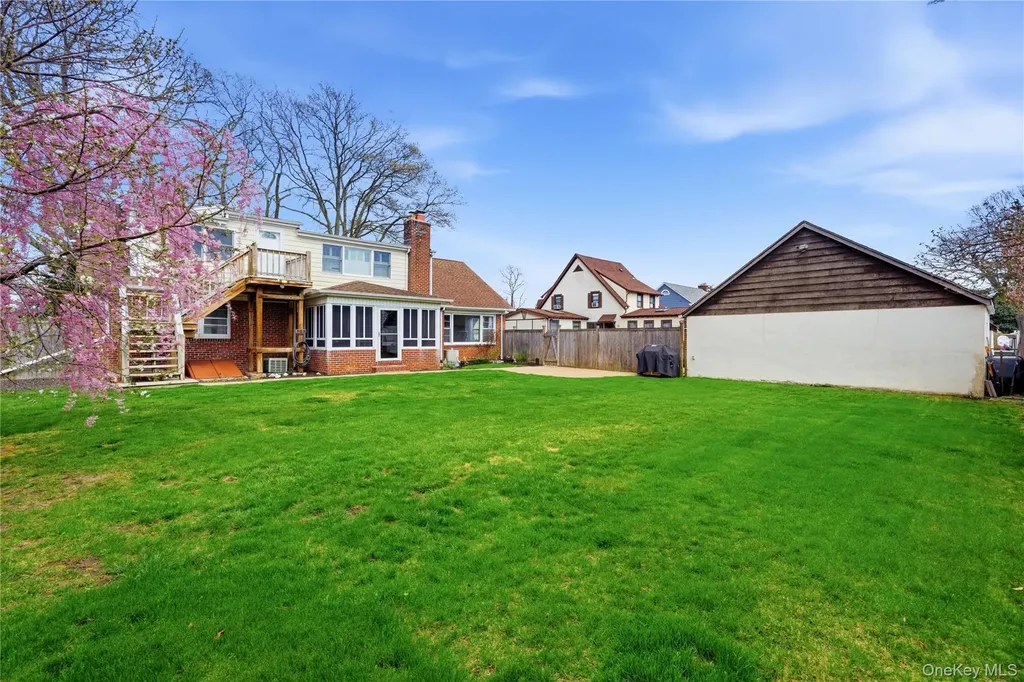 36 Hemlock Lane Bay Shore NY 11706