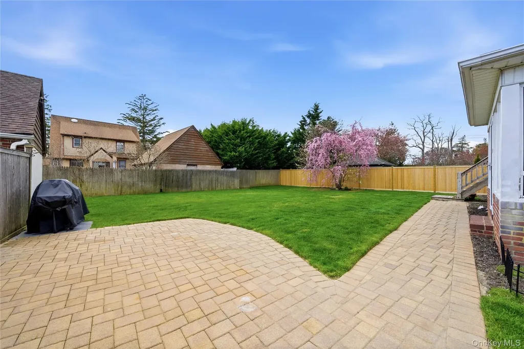 36 Hemlock Lane Bay Shore NY 11706