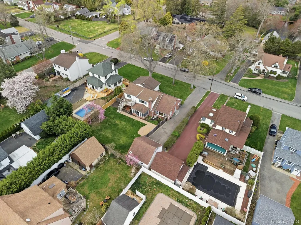 36 Hemlock Lane Bay Shore NY 11706