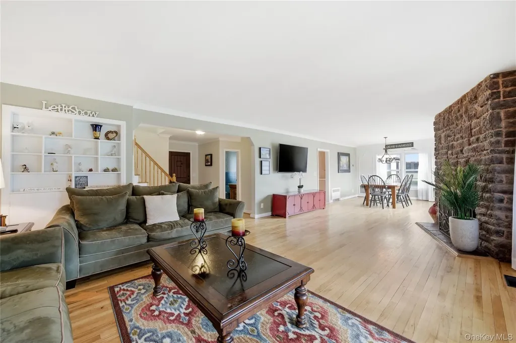 36 Hemlock Lane Bay Shore NY 11706