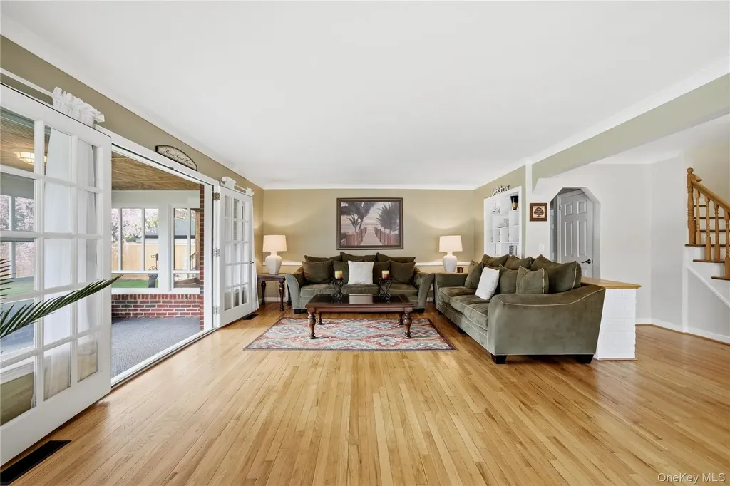 36 Hemlock Lane Bay Shore NY 11706