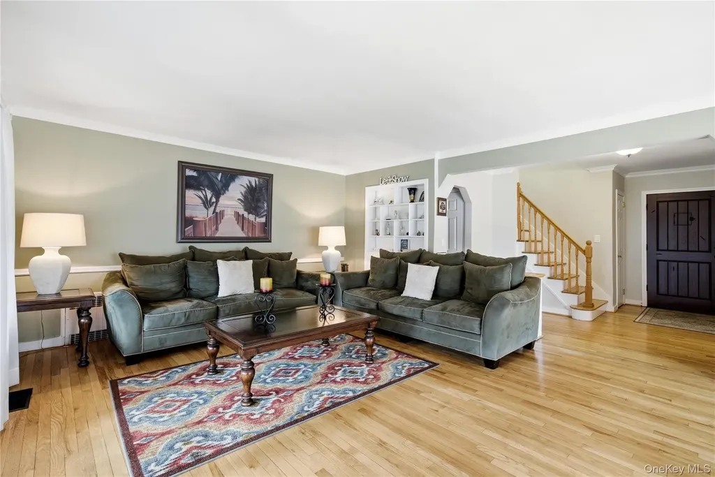 36 Hemlock Lane Bay Shore NY 11706