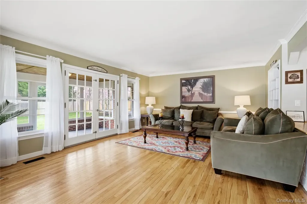 36 Hemlock Lane Bay Shore NY 11706