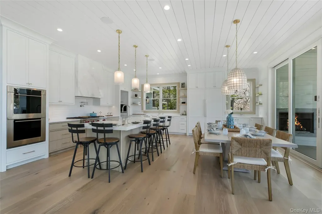 15 Old Point Road Quogue NY 11959