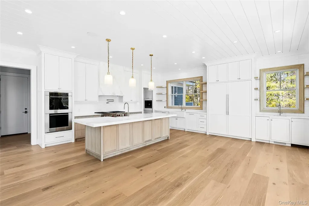 15 Old Point Road Quogue NY 11959