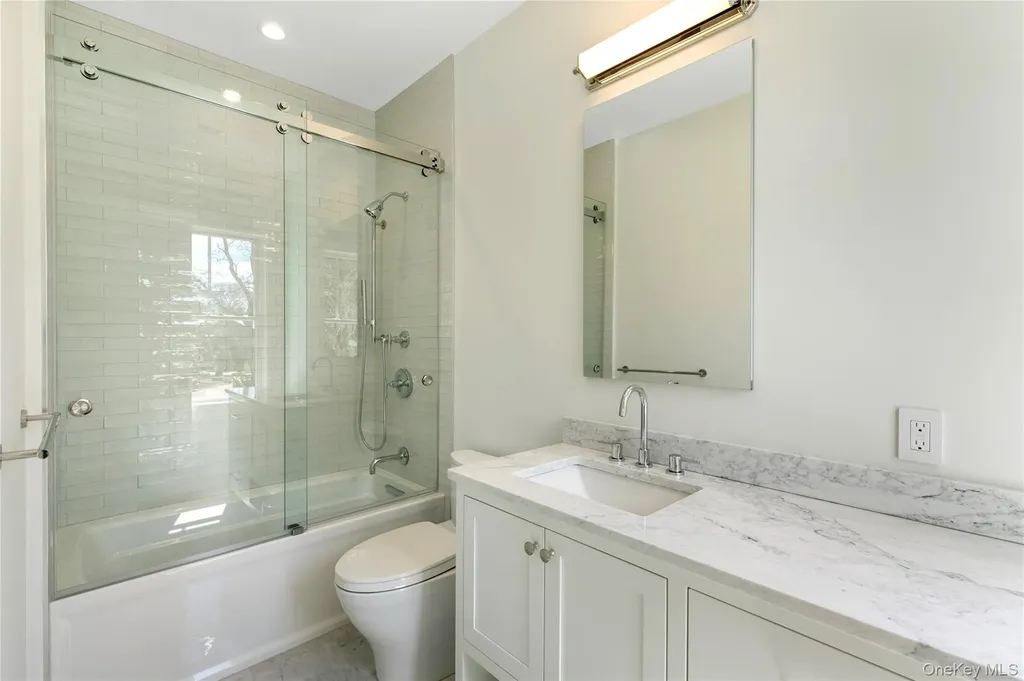 15 Old Point Road Quogue NY 11959