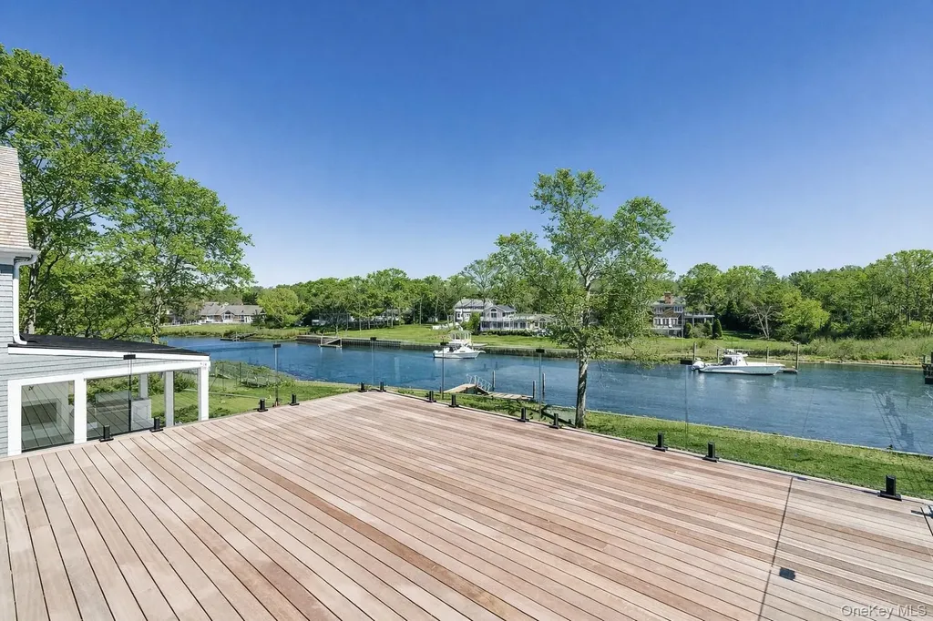 15 Old Point Road Quogue NY 11959