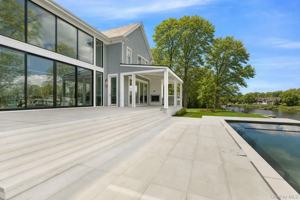 15 Old Point Road Quogue NY 11959