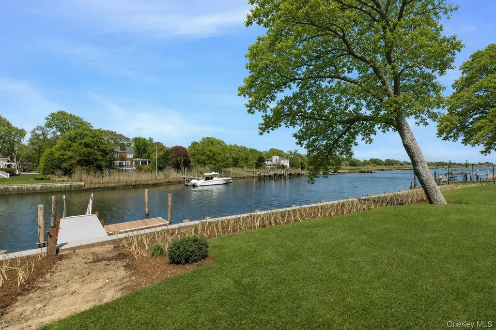 15 Old Point Road Quogue NY 11959