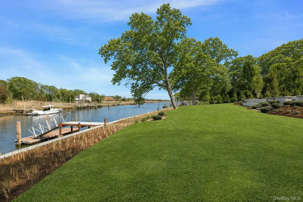 15 Old Point Road Quogue NY 11959