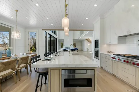 15 Old Point Road Quogue NY 11959