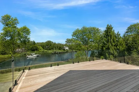 15 Old Point Road Quogue NY 11959