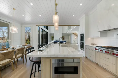 15 Old Point Road Quogue NY 11959
