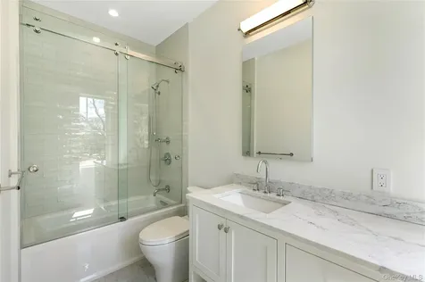 15 Old Point Road Quogue NY 11959