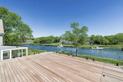 15 Old Point Road Quogue NY 11959
