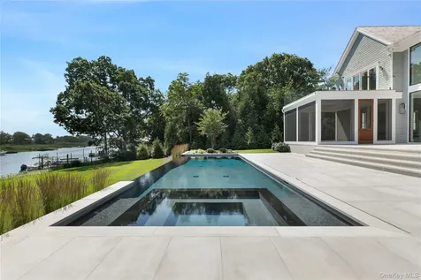 15 Old Point Road Quogue NY 11959