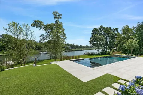 15 Old Point Road Quogue NY 11959