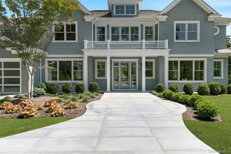 15 Old Point Road Quogue NY 11959