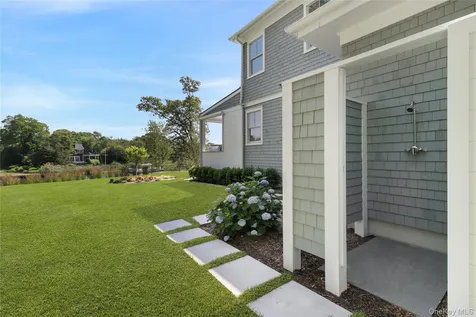 15 Old Point Road Quogue NY 11959