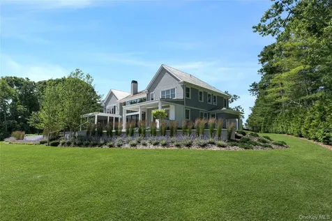 15 Old Point Road Quogue NY 11959