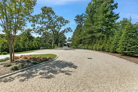 15 Old Point Road Quogue NY 11959